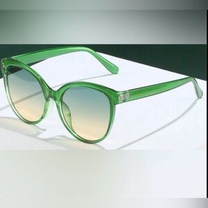 Green Transparent Cat-Eye Sunglasses - Unbranded